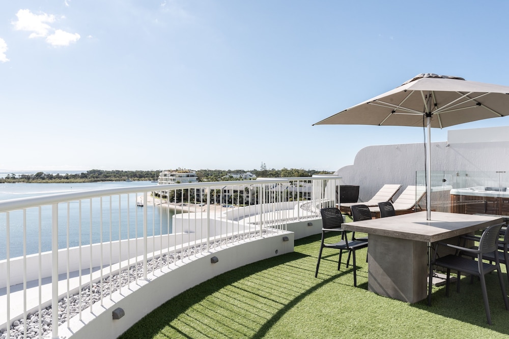 Noosa Pacific Riverfront Resort 44/50