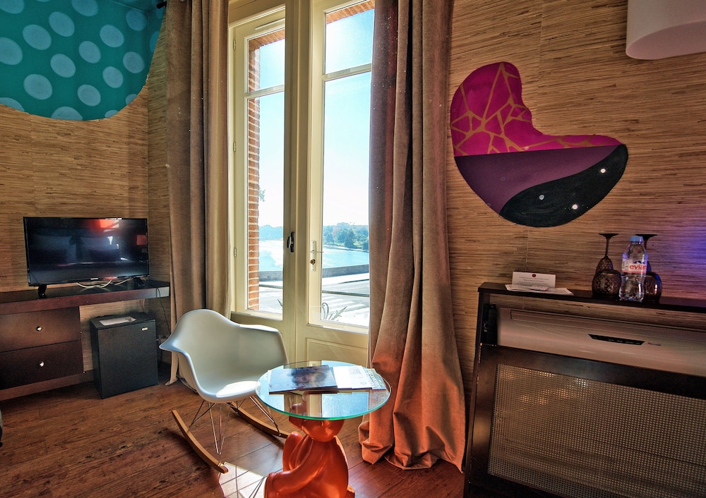 Hotel des Beaux Arts 58/77
