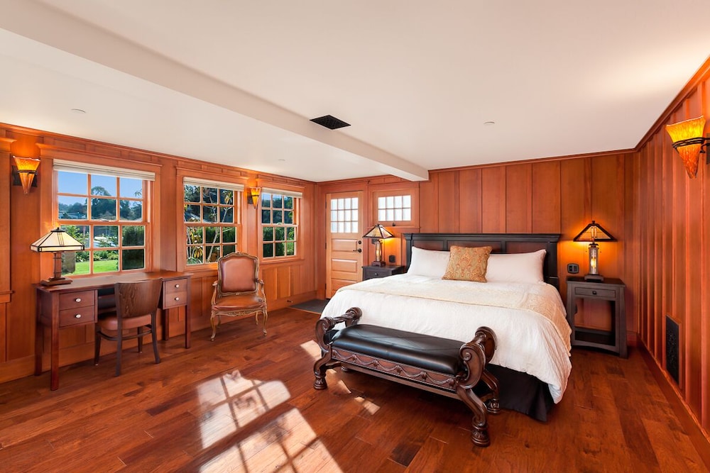 Captains, Cabin, King Bed, Sofa, Pet Friendly
