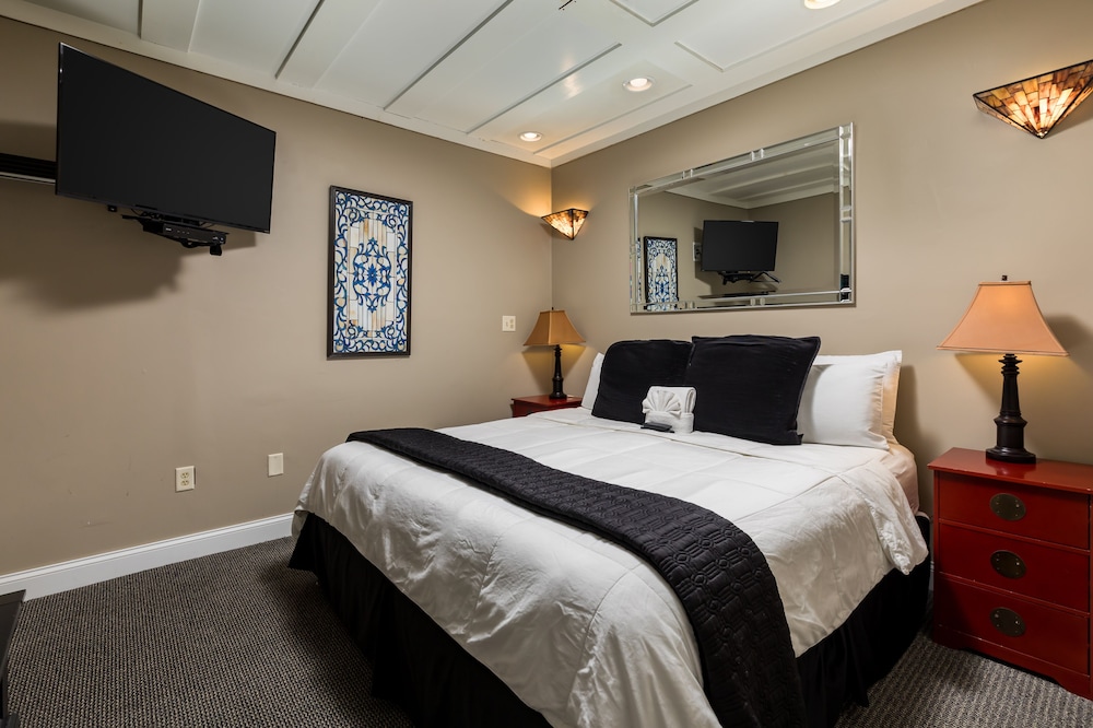 Master, Suite, 2 King Beds
