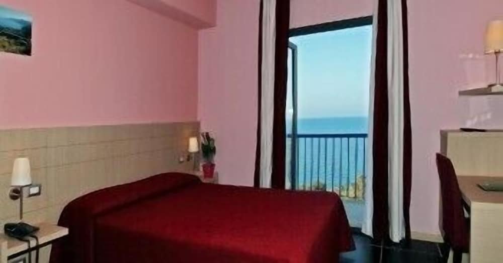 Tus hotel 11/50