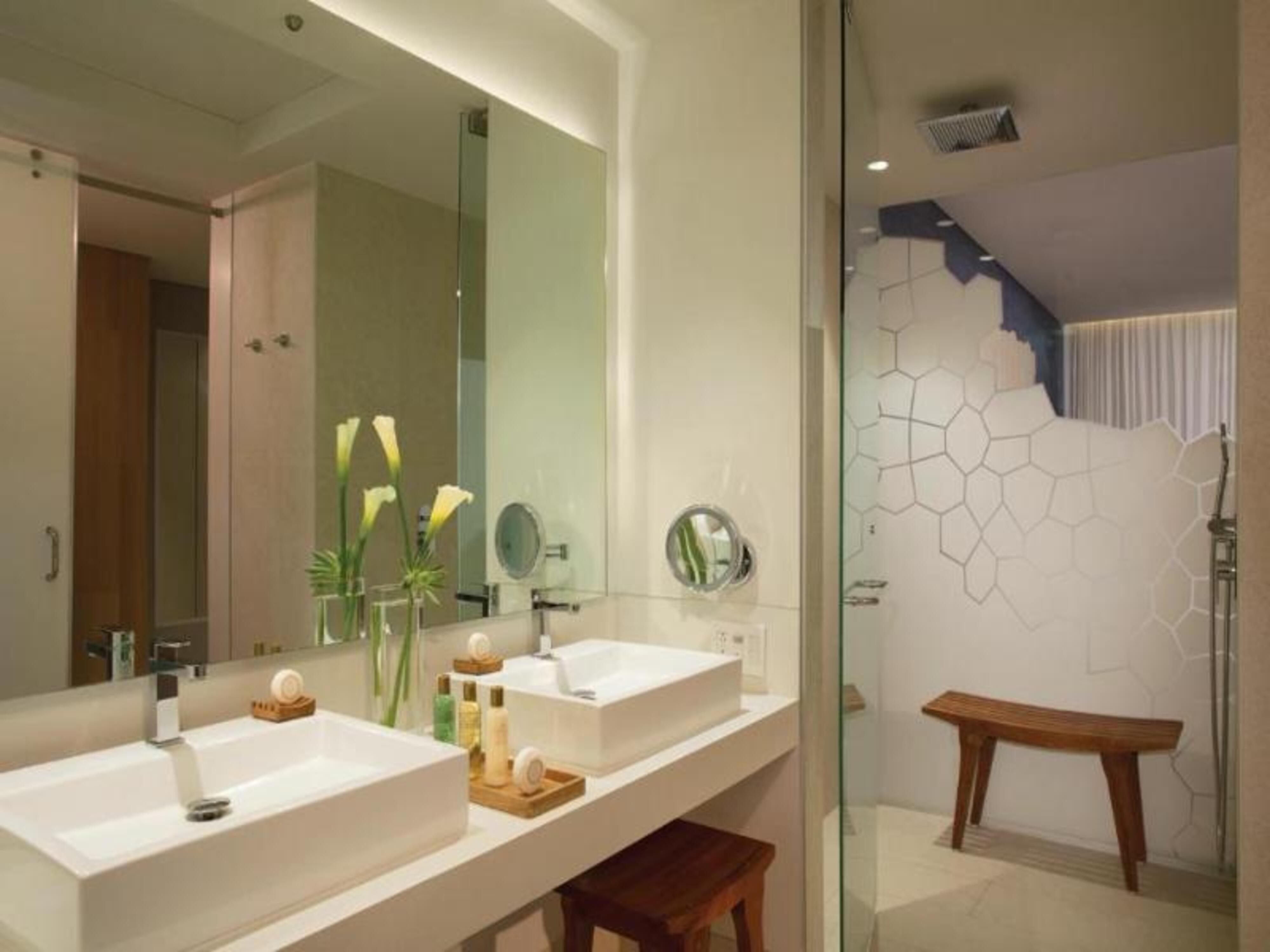 Crew, Deluxe, Suite, Golf and Ocean View
