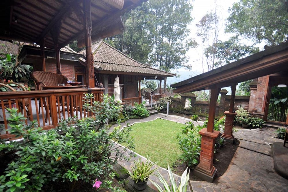 Puri Lumbung 4/75