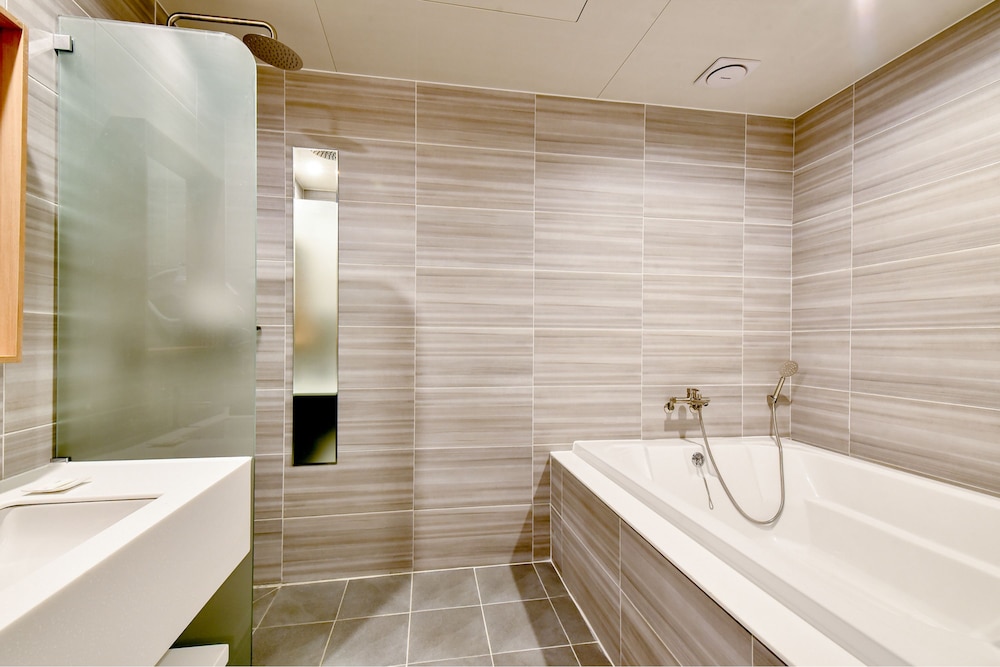 Blanc Business Hotel 46/50