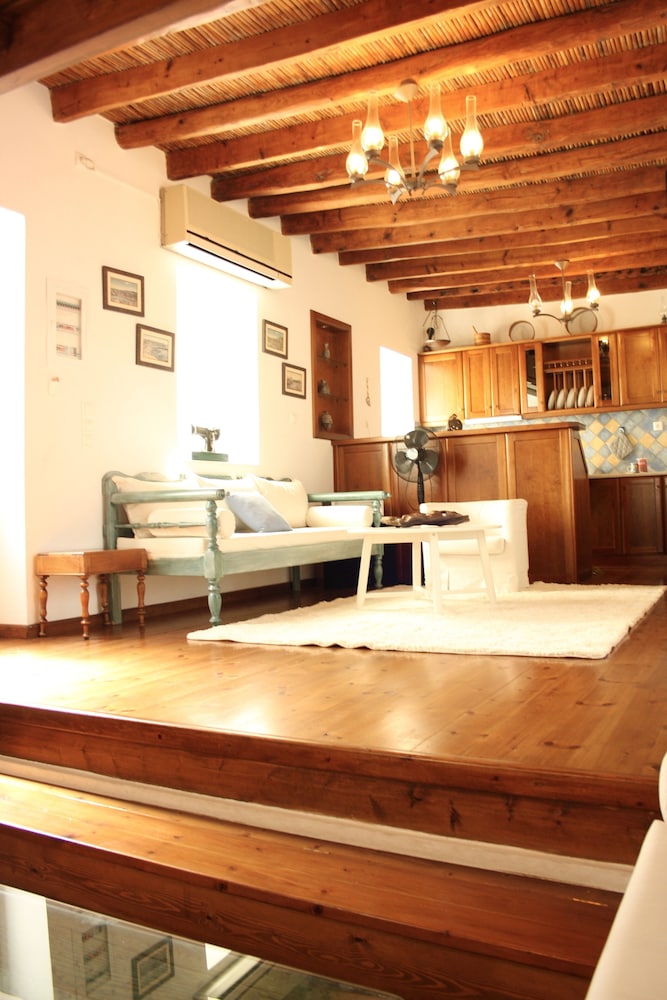 Mariakis Luxury Studios 30/42