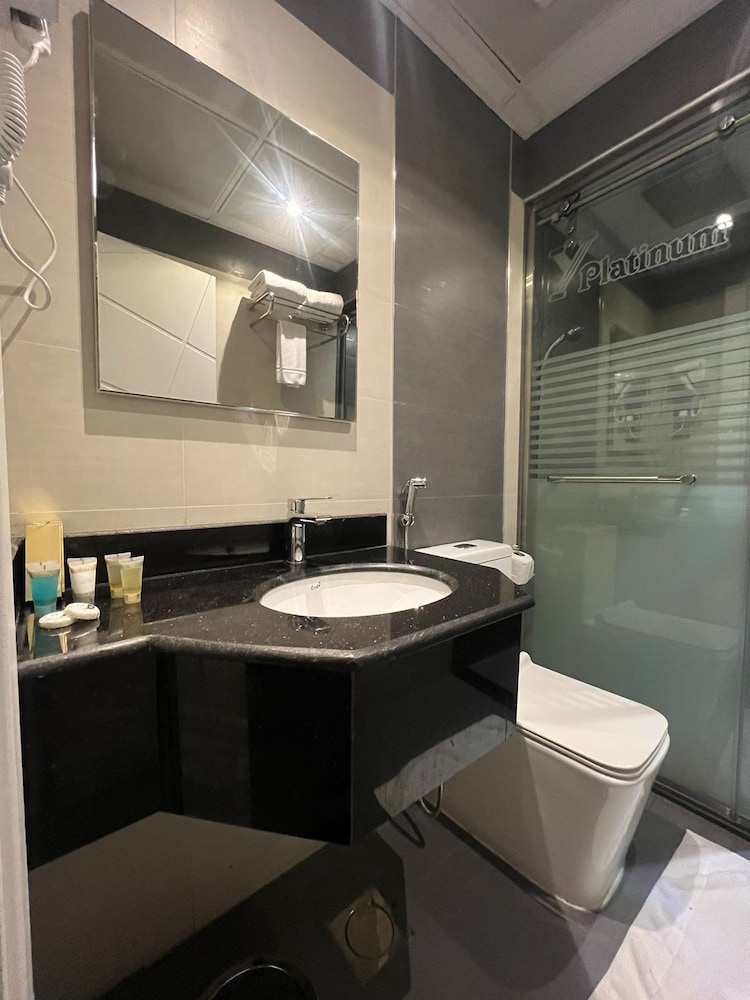 Y Platinum Hotel 42/43