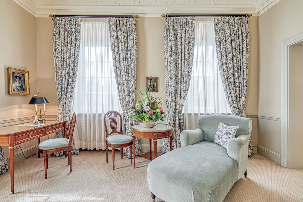 WALD AND SCHLOSSHOTEL FRIEDRICHSRUHE 43/67