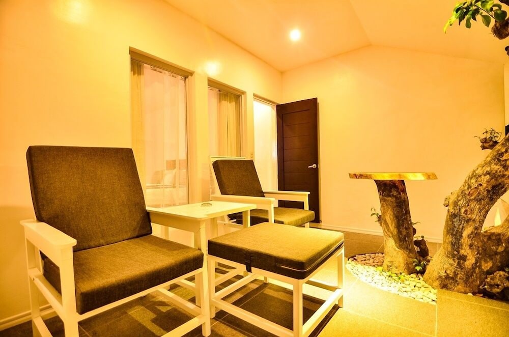 Steps Garden Resort 50/71