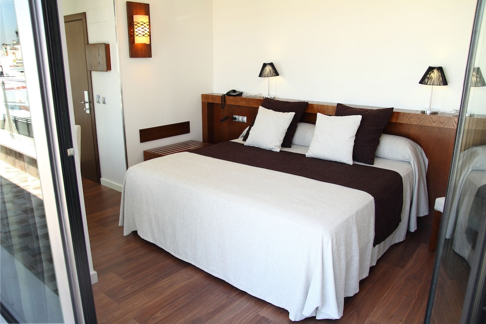 Don Paco Hotel 20/77