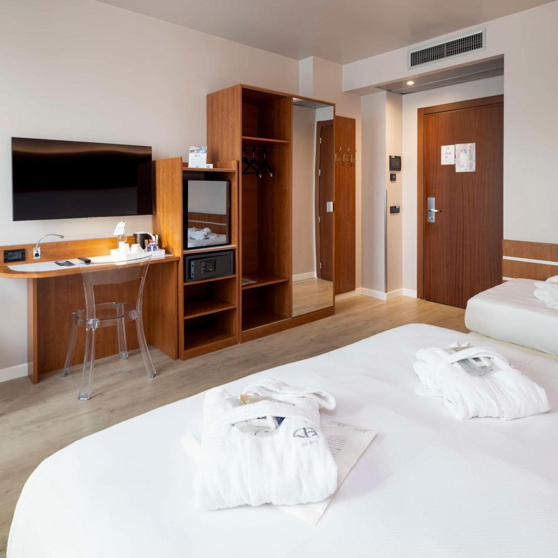 غرفة كومفورت ثلاثية بسرير فردي، Best Western Hotel Madison 2/8