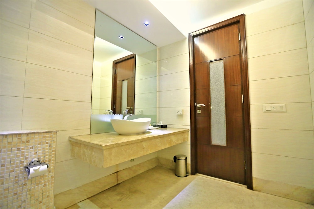 Venizia Sarovar Portico (ex Grand Venizia) 53/55