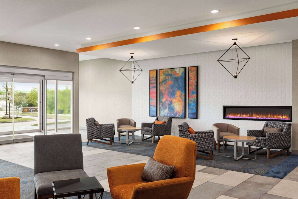 La Quinta Inn & Suites by Wyndham Austin South 43/53