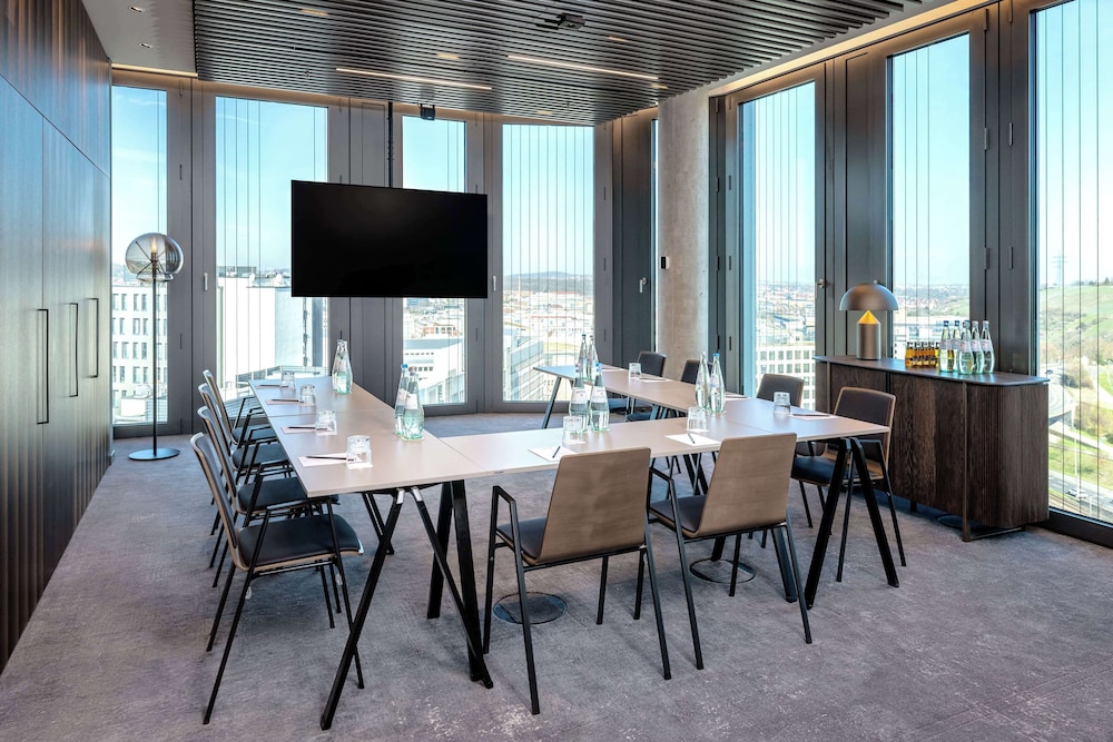 Radisson Blu Hotel at Porsche Design Tower Stuttgart 40/50