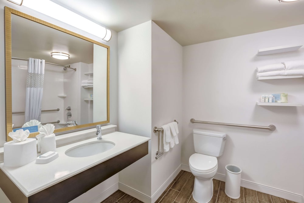 Hampton Inn Boston-Norwood 12/52