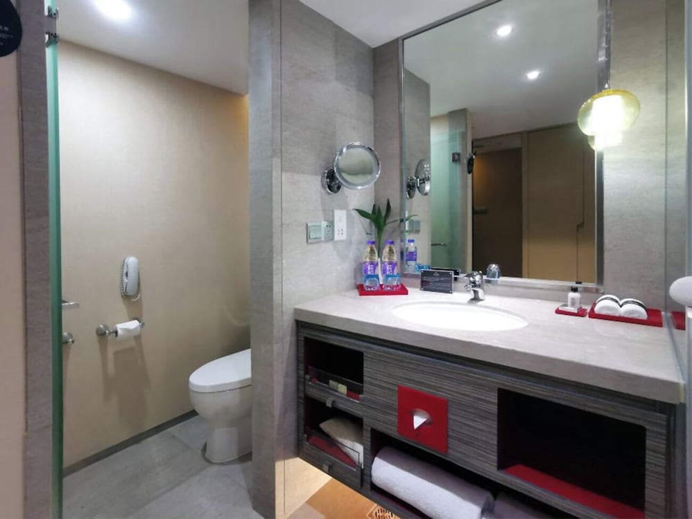 Radisson Collection Hyland Shanghai 76/78