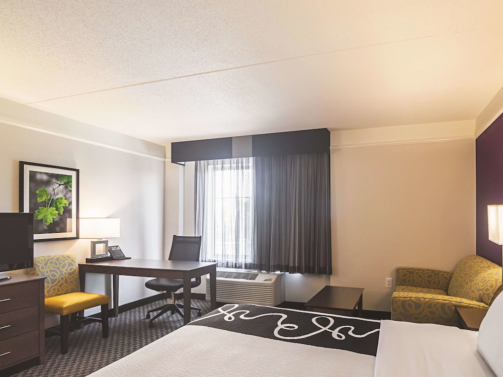 La Quinta Inn Suites Oklahoma City Nw Expwy 20/47