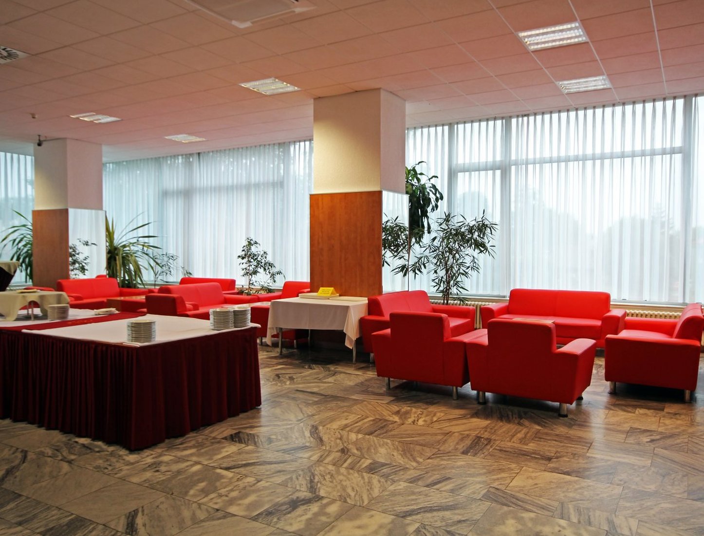 Avanti Hotel 49/72