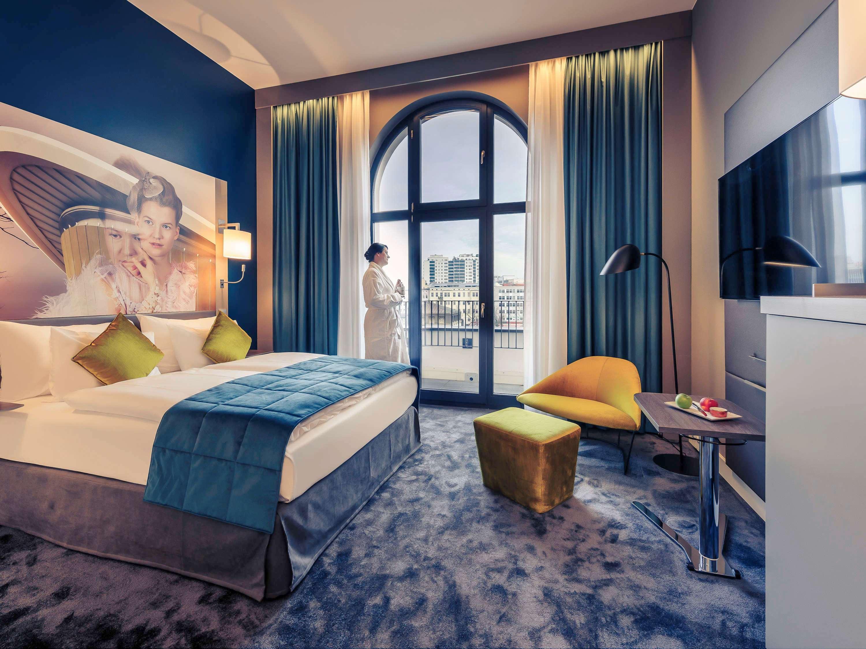 ROOM, QUEEN BED, BALCONY