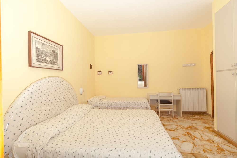 ROOM, TRIPLE