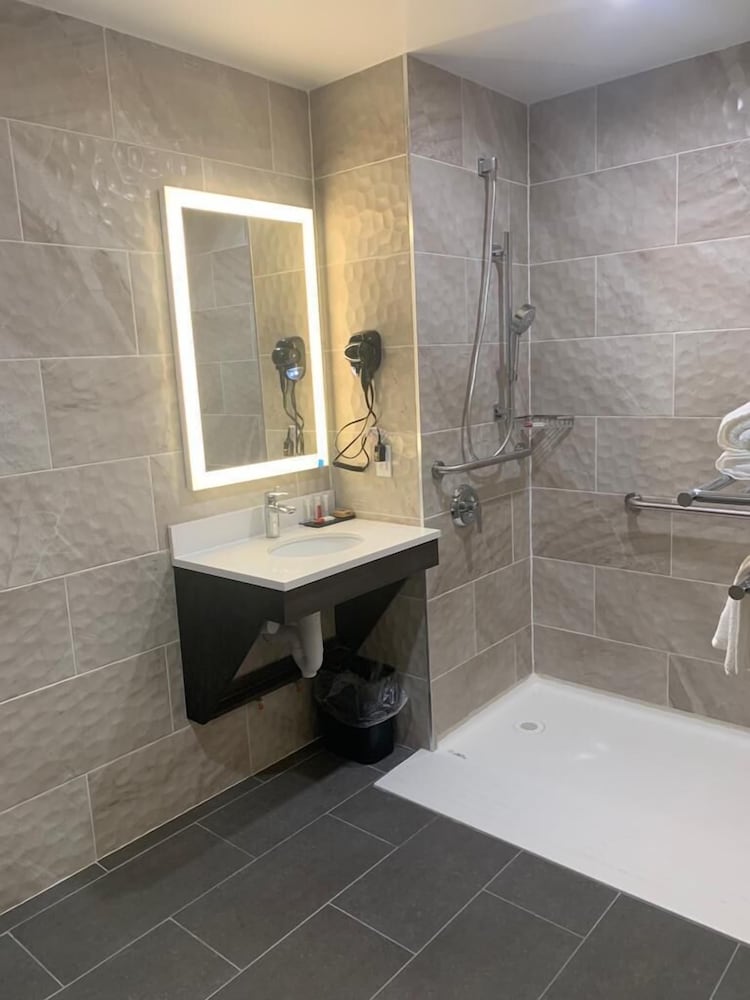 Days Inn by Wyndham Bronx NYC 46/50