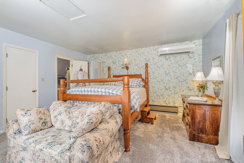 Fallen Tree Farm Bed & Breakfast 7/50