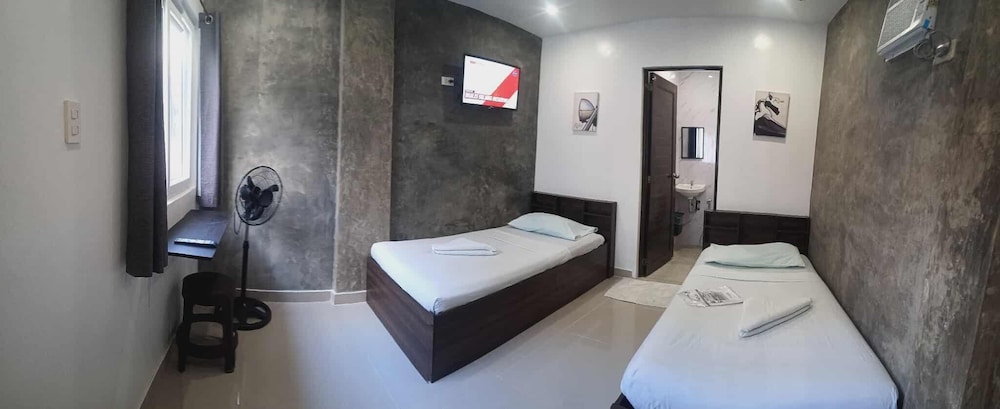 ROOM, TWIN BEDS