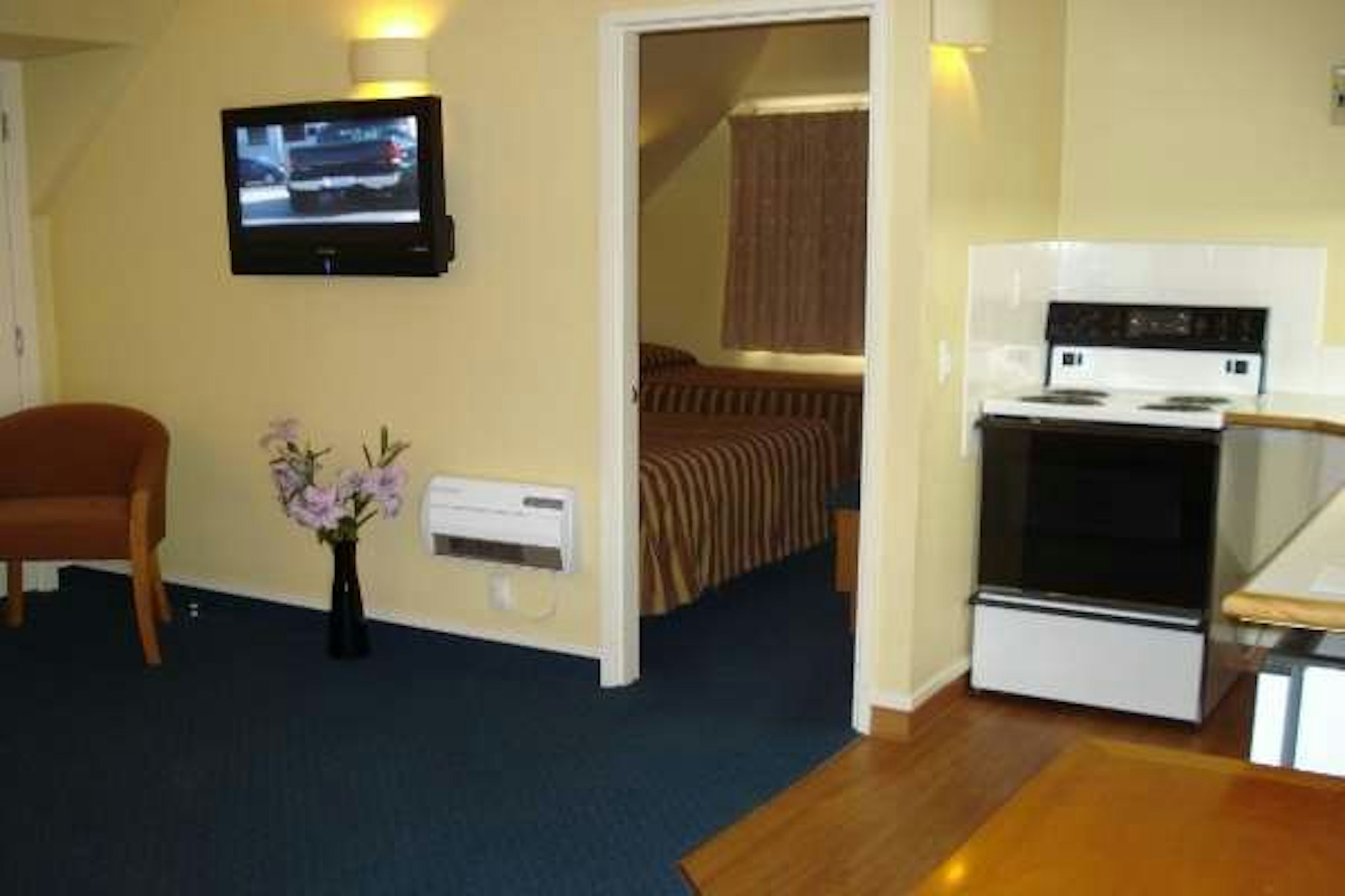 Cable Court Motel 31/37