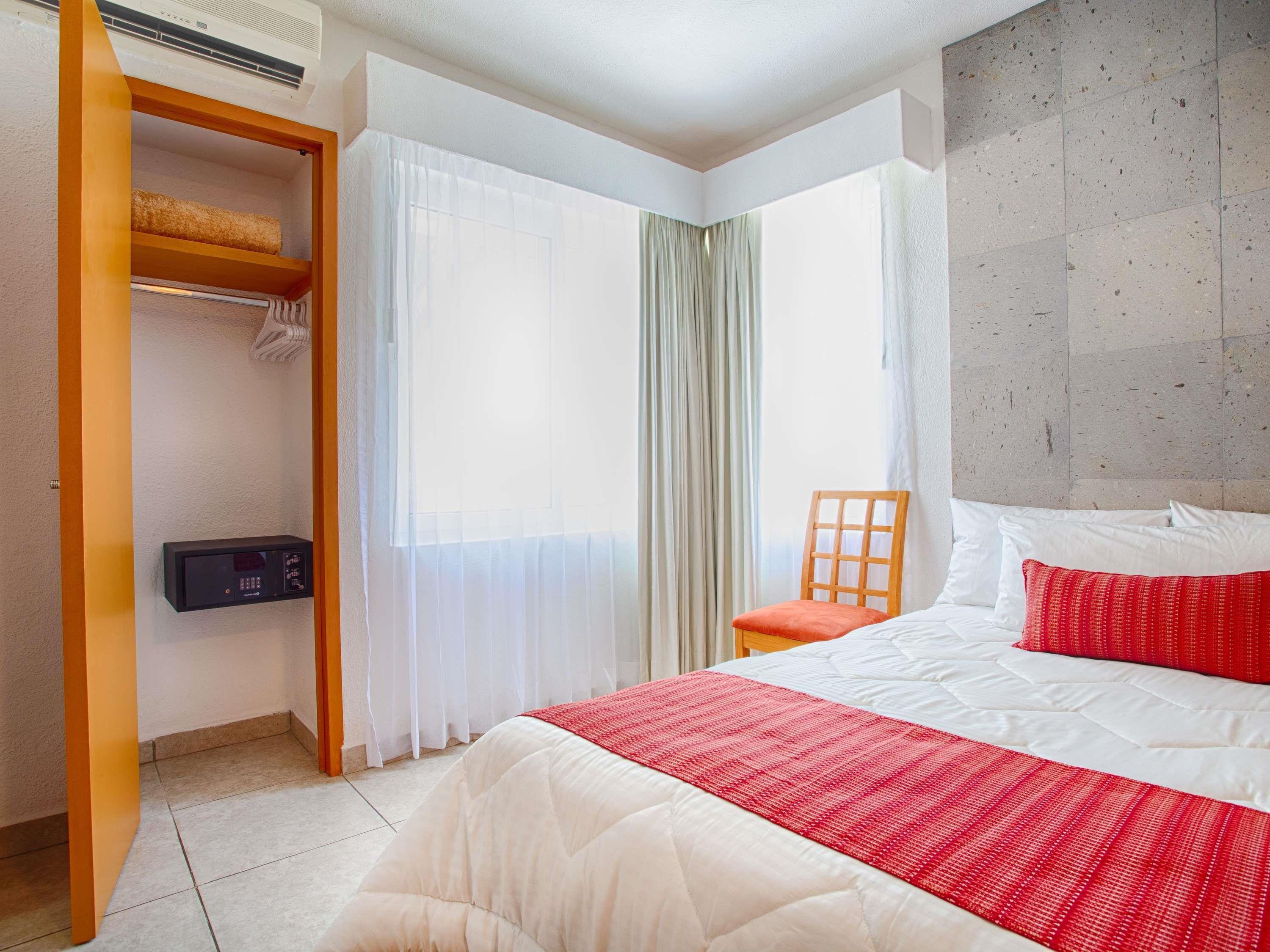 2 Bedrooms, Suite, King Bed, Ocean Front, 2 Bathrooms, Sofa, Balcony