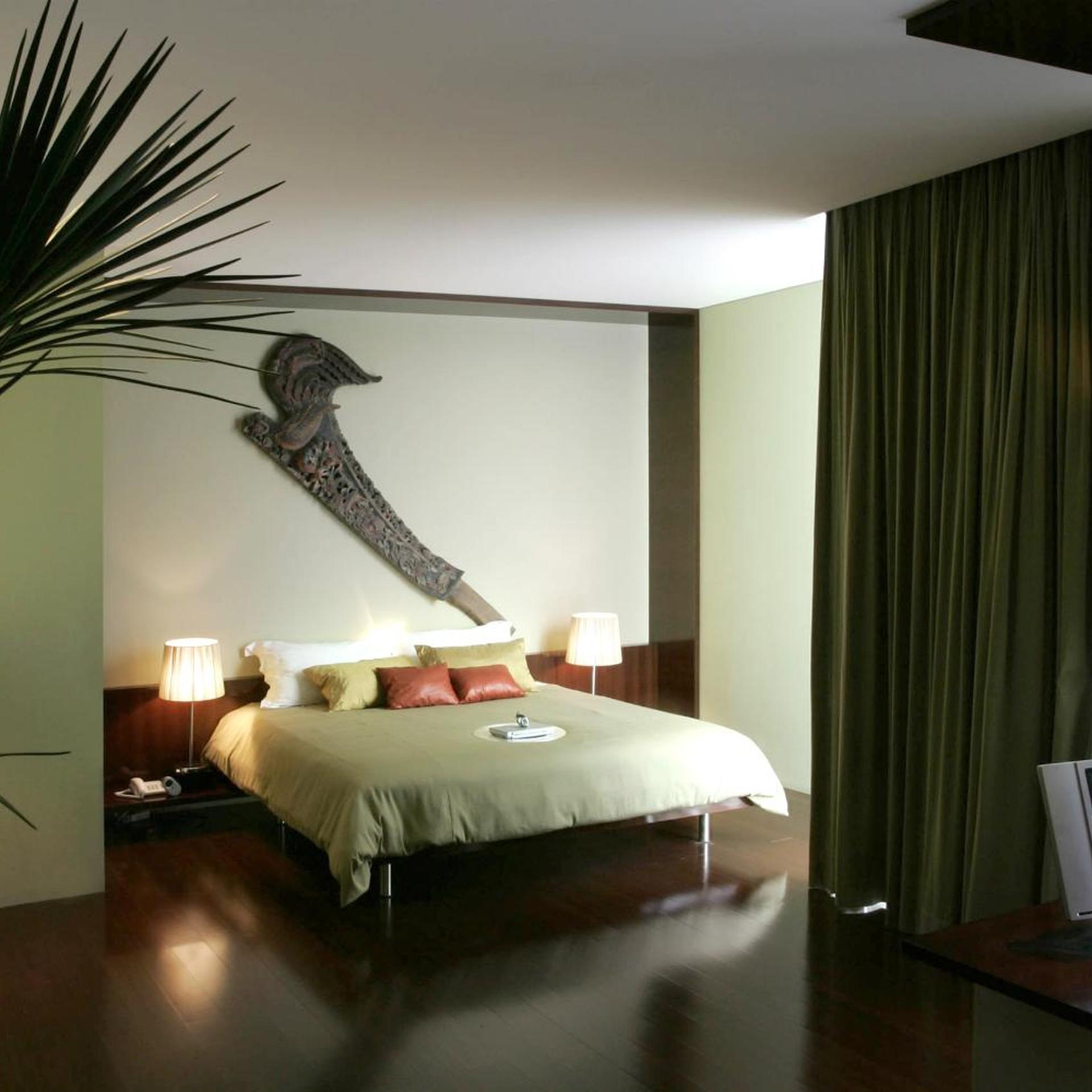 Inner, Courtyard, Suite
