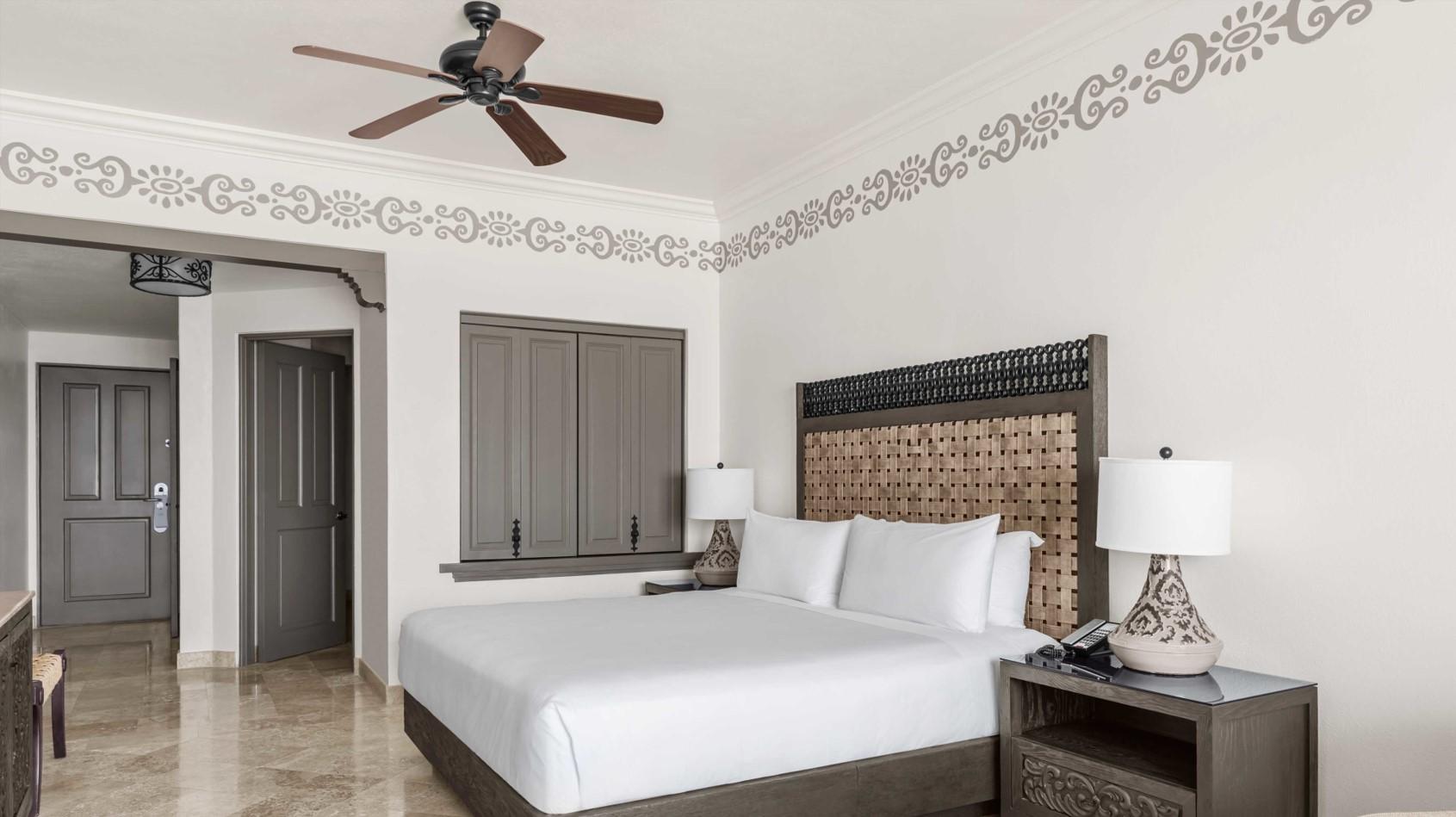 Room, King Bed, Garden View, Balcony