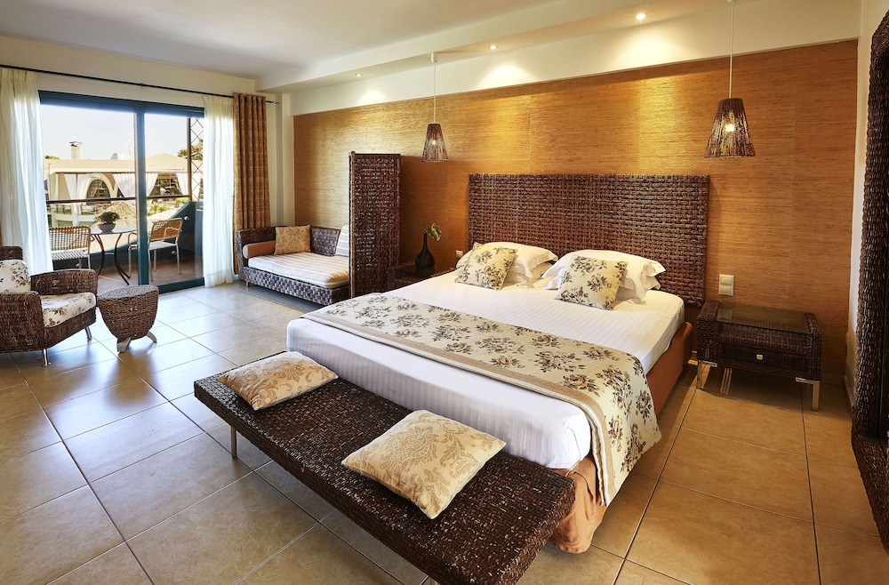 Ilio Mare Beach Hotel by GHH 60/75