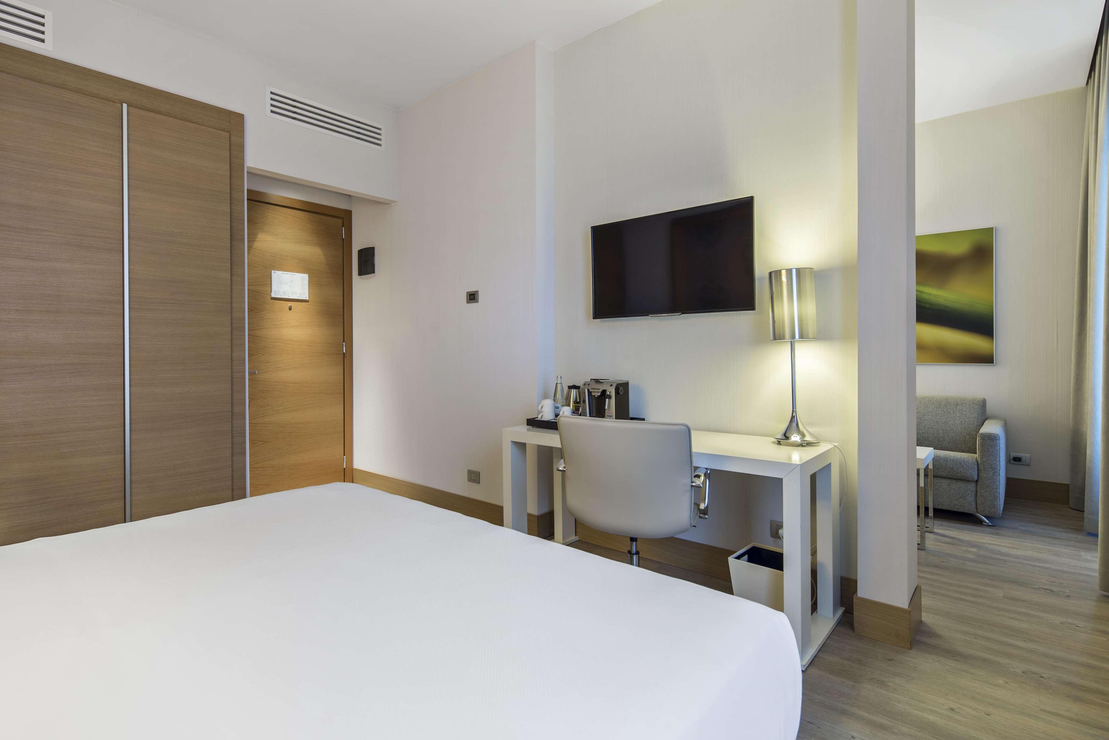 Junior Suite, Single