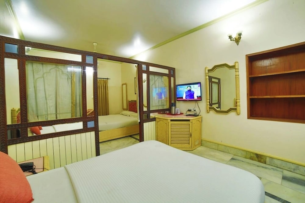 HOTEL SAMRAT INTERNATIONAL 16/28