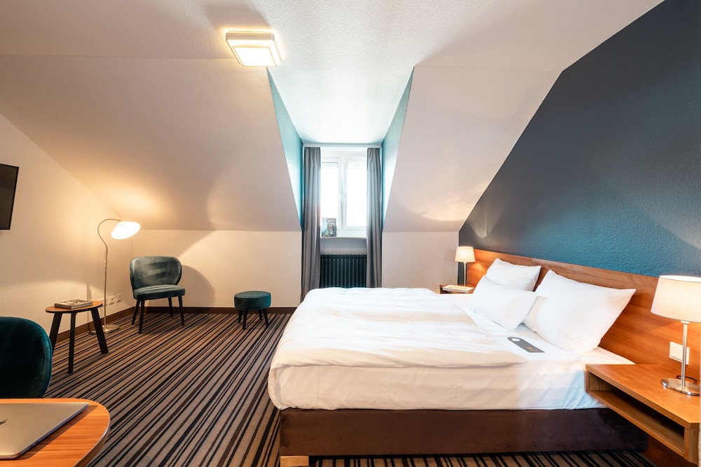 ROOM, TRIPLE