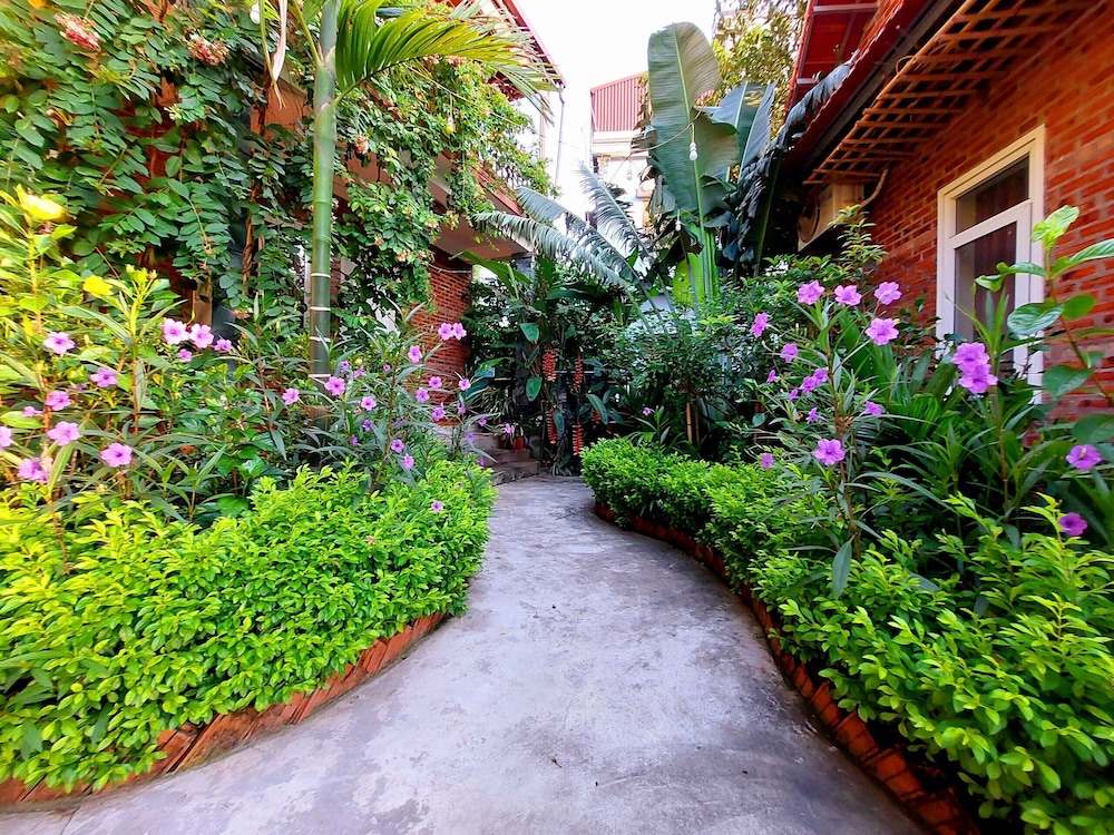 Ninh Binh Mountain Side Homestay & Cafe 61/67