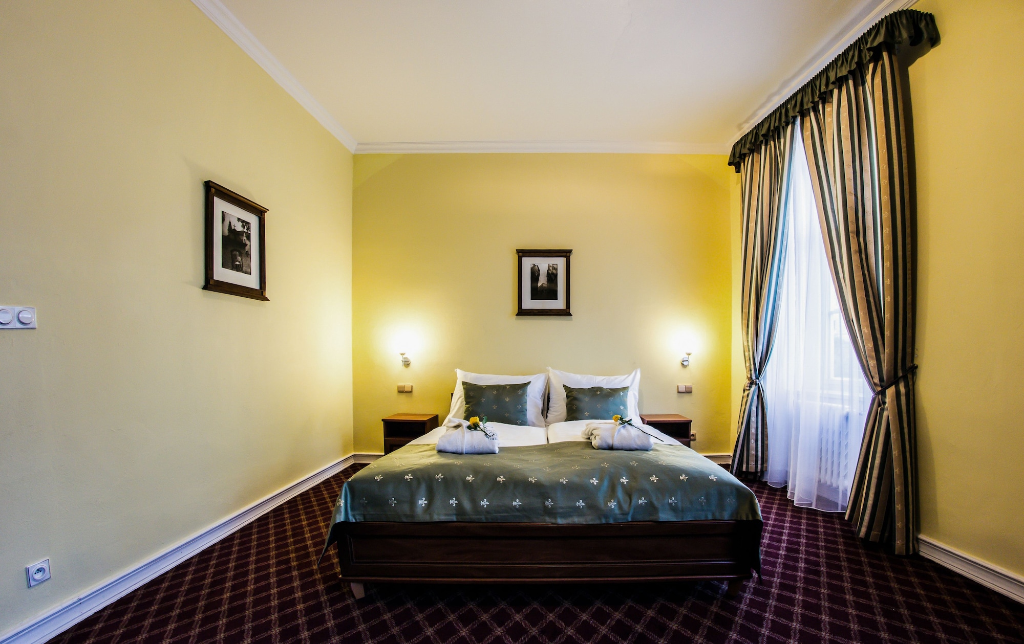 Standard, King Bed, Castle View