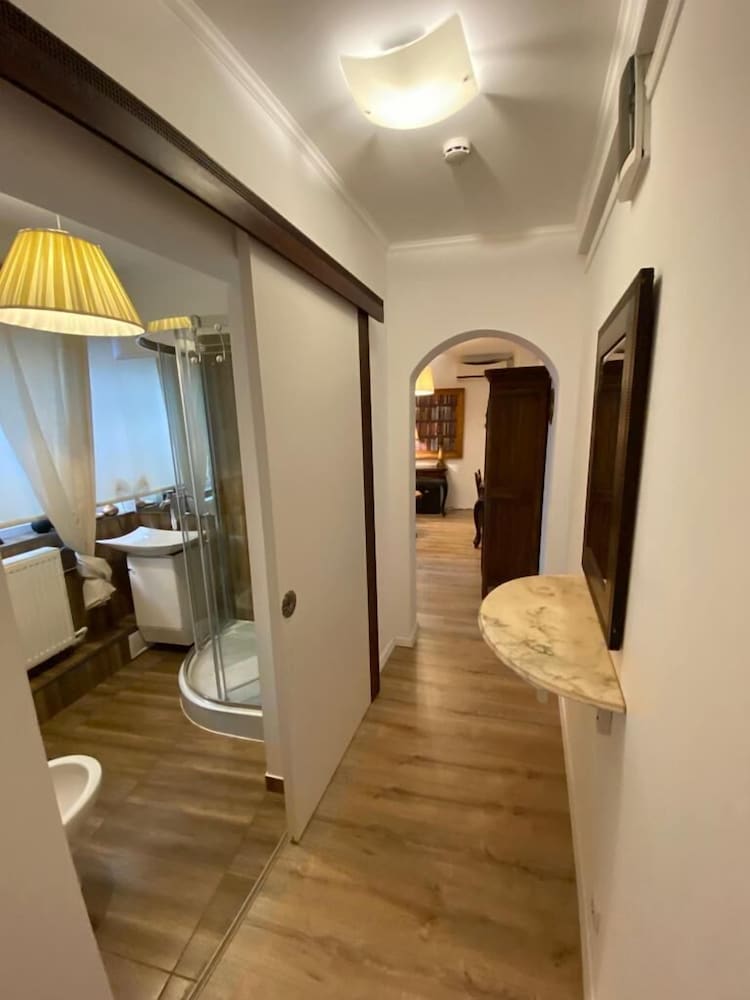 Grand Boutique Hotel 37/77