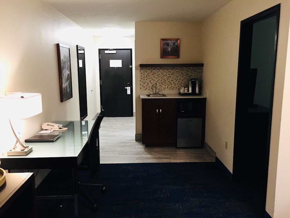 Best Western Plus Portland Airport Hotel & Suites 28/41