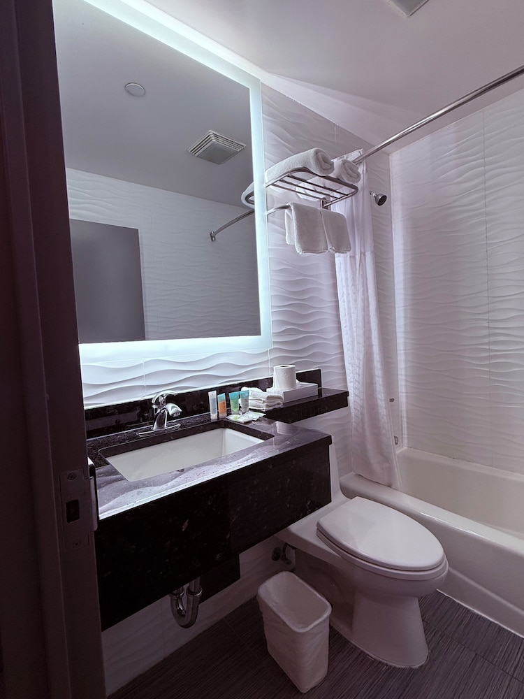 Umbrella Hotel 20/21
