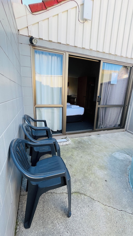 Bennetts Thermal Pools Motor Inn 35/44