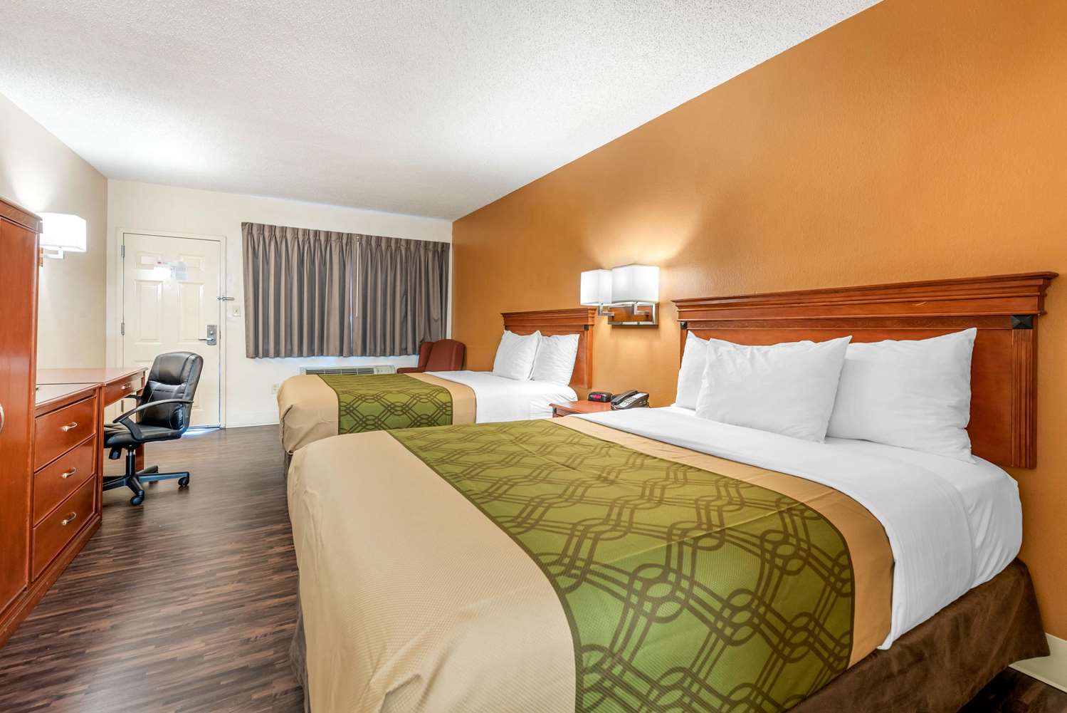 ROOM, 2 DOUBLE BEDS