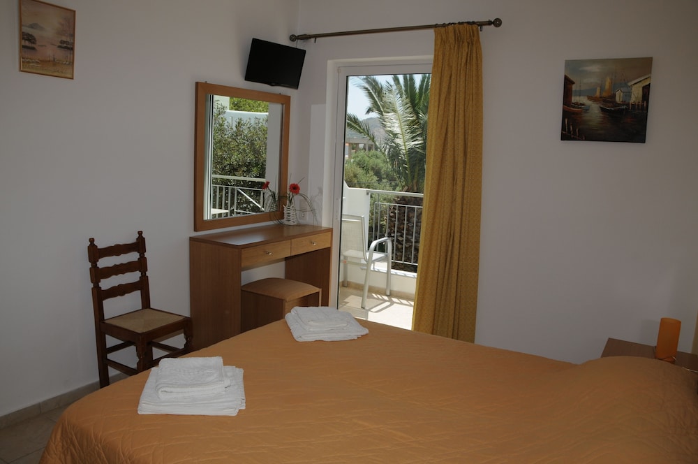 Manolis Apartments 24/72