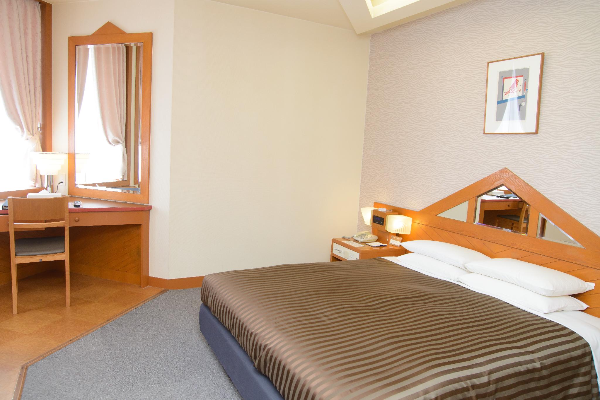 Moderate, Single, Double Bed, Smoking