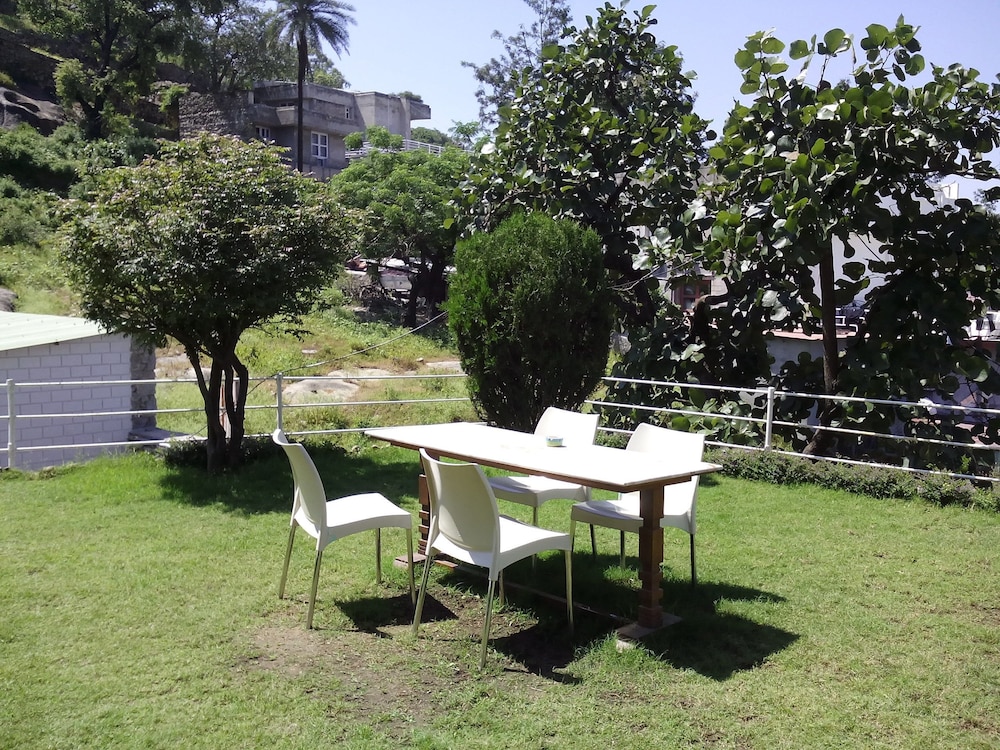 HOTEL KARNAVATI 47/50