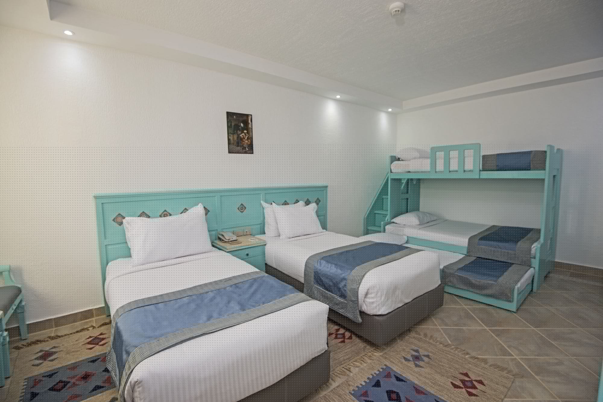 FAMILY ROOM BUNKBED