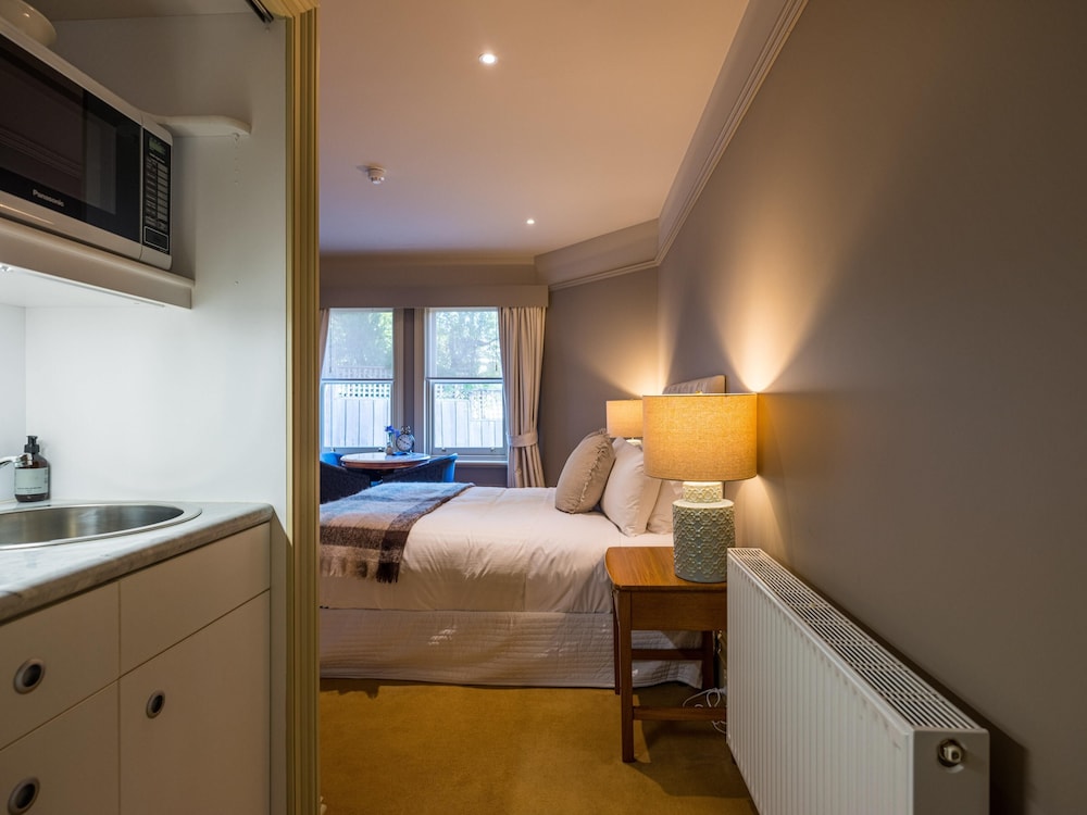 Grande Vue Private Hotel 33/66