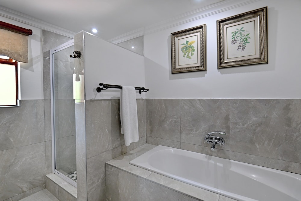 Black Eagle Boutique Hotel And Conferences 48/50