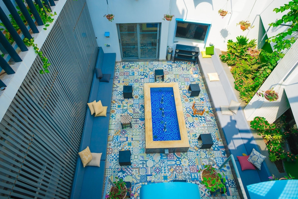 Urbano Hotel 2/50