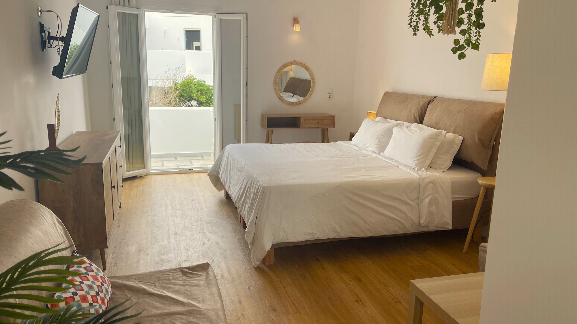 Room, Queen Bed, Village View, Sofa