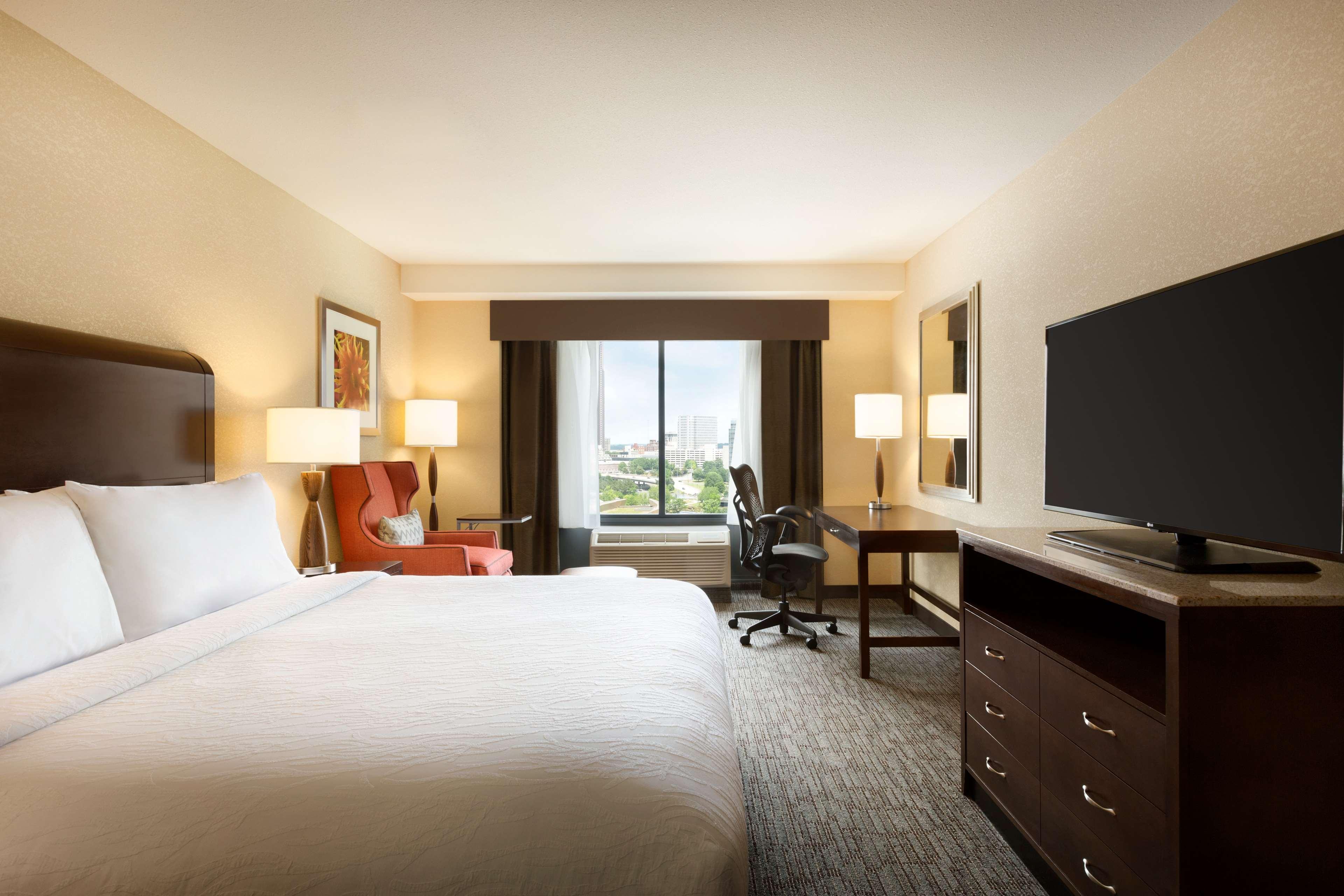 ROOM, KING BED